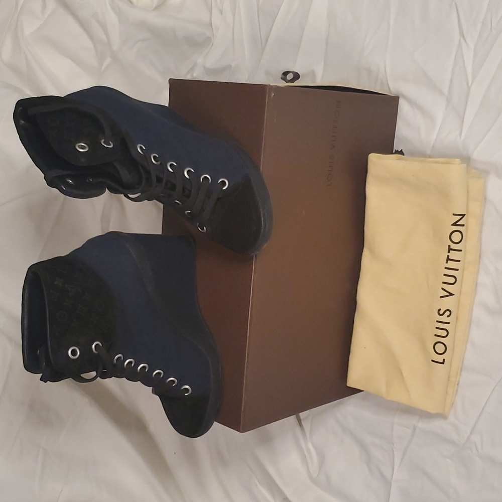 Louis Vuitton Size 36.5 Ankle wedge navy booties